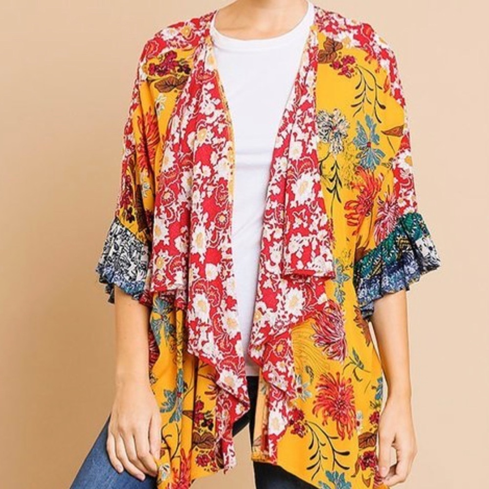 Floral print ruffle sleeve kimono.